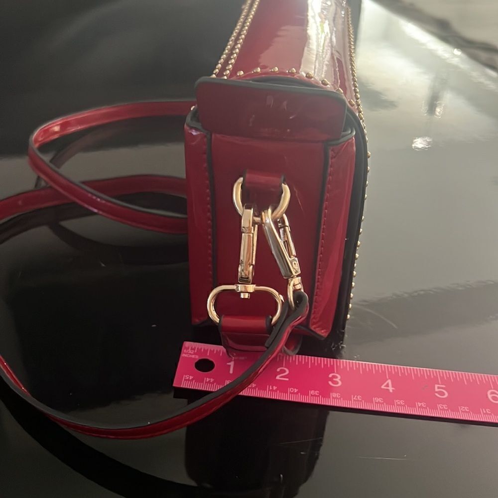 Like New beautiful vegan red pattern crossbody bag - Picture 11 of 11